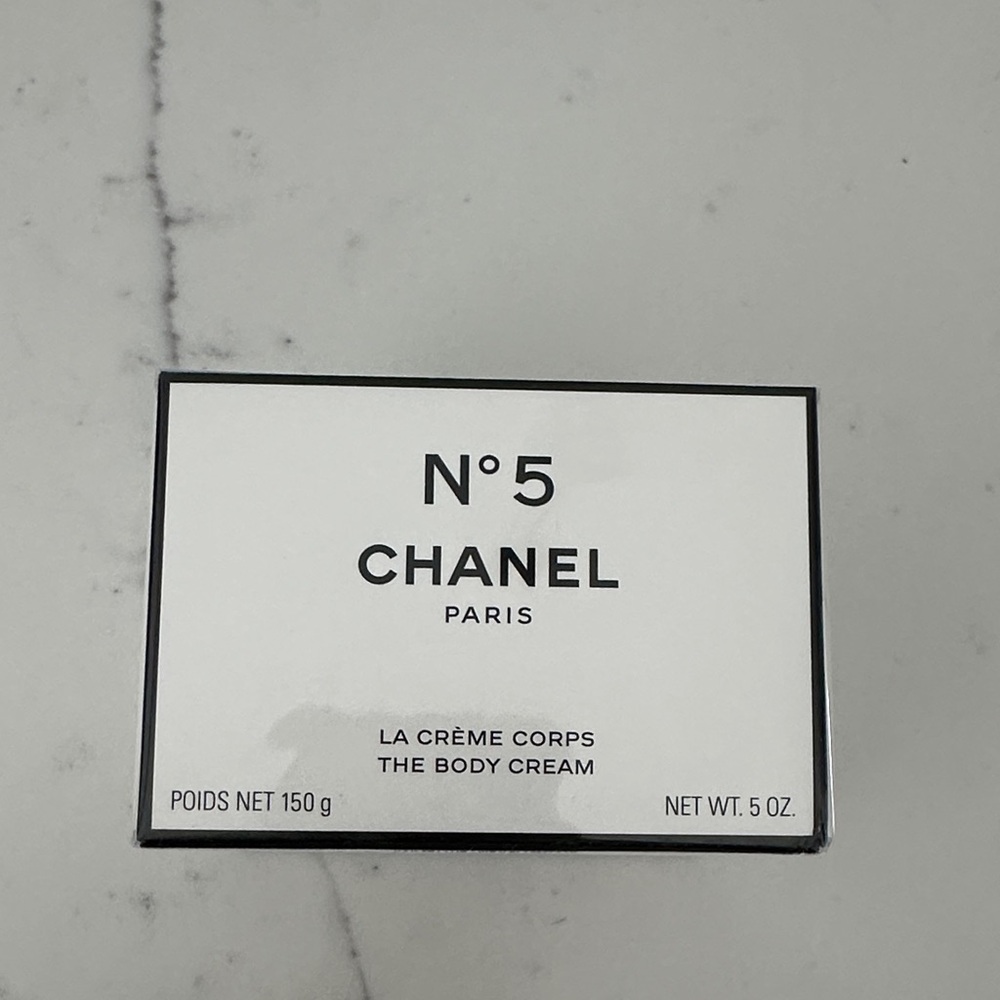CHANEL No. 5 Body Cream in Black and White